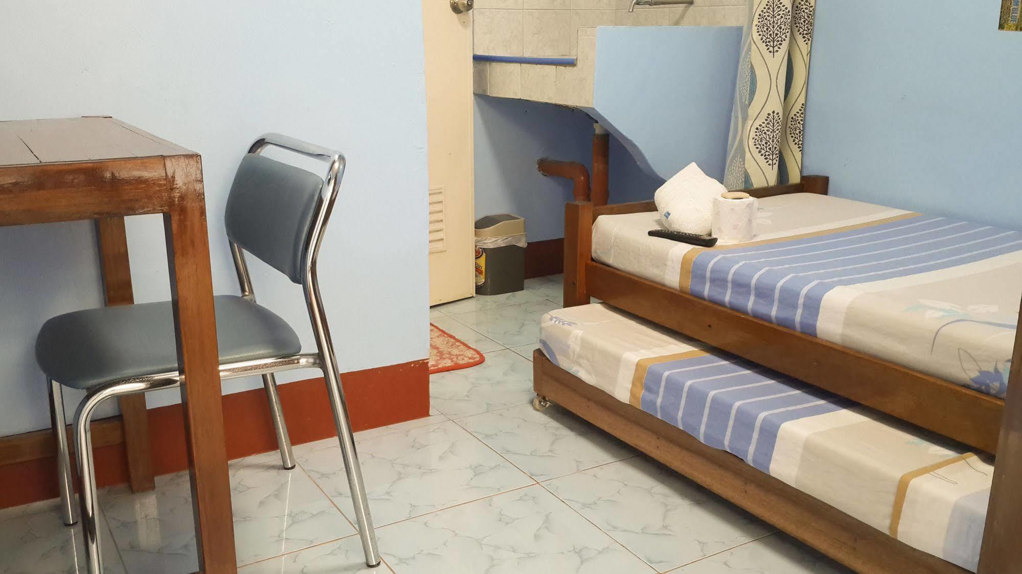 Eden Travellers Lodge Пуэрто-Принцеса Экстерьер фото